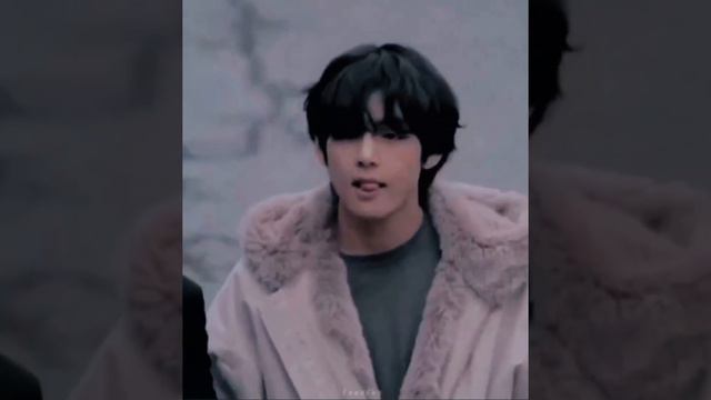 Красивый Тэхёнчик 💗😩#бтс #арми #корея #группа #подпишисьзайка 🛐💜 смотреть онлайн