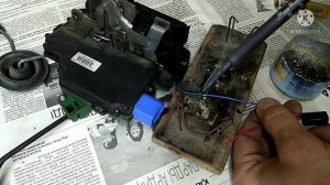 Volkswagen Почему Центральный замок не работает. Замена Микровключателя  замков дверей ®️