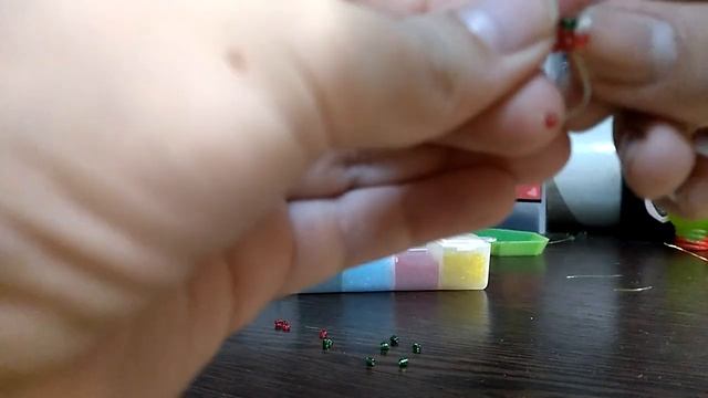 туториал на маленькую ягодку из бисера