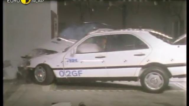 Mercedes-Benz w202 crash-test смотреть онлайн