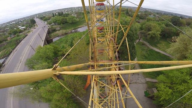Луганск сегодня. Колесо обозрения Парк 1 мая в Луганске (29.04.2016г.)