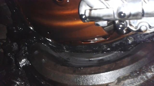 Снял масляный поддон дв. AAZ 1.9 TD.Меняем масло в двигателе. смотреть онлайн