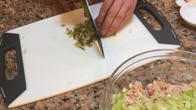 Салат из тунца ! Вкуснее и проще не бывает !!!!!! смотреть онлайн