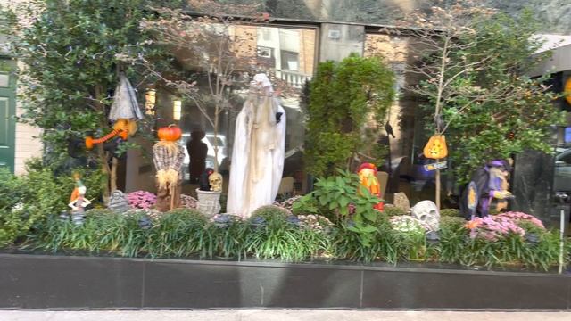 Spooky Season In New York ? Walking 86th Street NYC ? NYC USA 4k City Tour 2022 смотреть онлайн