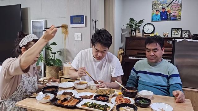 새벽 6시에 하루가 시작되는 시골살이 / 아침 집밥 먹고 출근! Living in the countryside where the day starts at 6 am mukbang смотреть онлайн