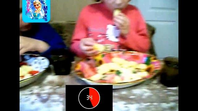 Игра с кукурузными палочками +челлендж -Mary&Maks-The game of corn flakes смотреть онлайн