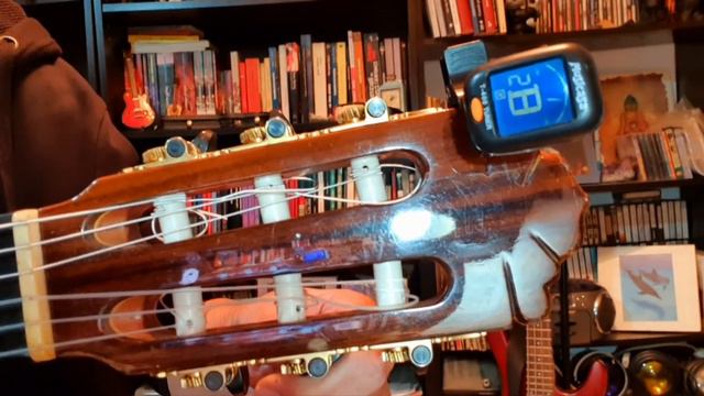 Como afinar guitarra. Con afinador y de oido смотреть онлайн