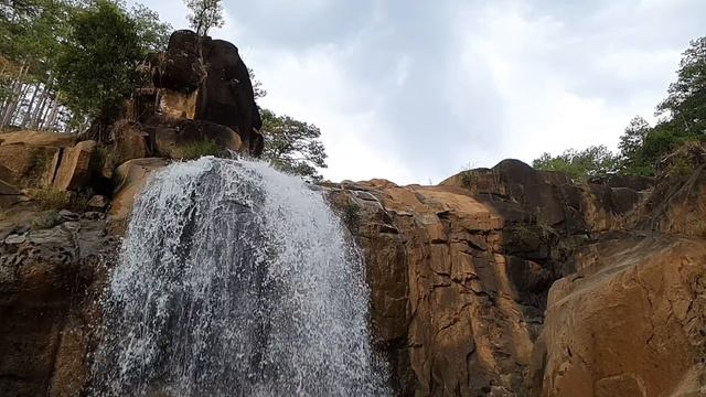Amazing Waterfall Flowing In Summer, Natural Sounds Healthy - White Noise for Sleeping, Relaxation смотреть онлайн