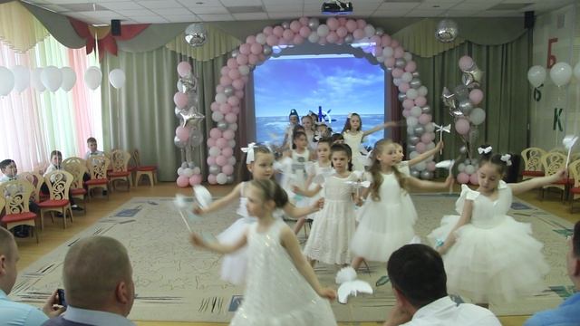 Танец с голубями. Выпуск 2022.mp4 смотреть онлайн