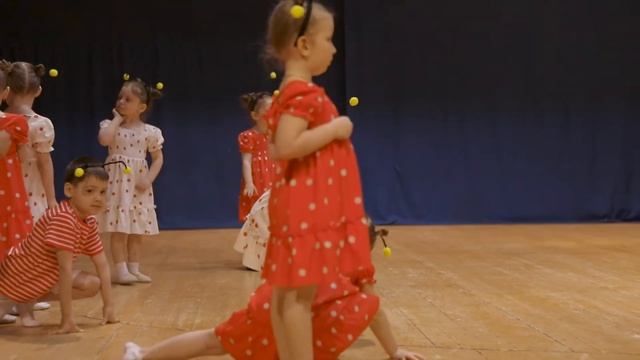 Театр танца "Серебряные Нити". Младшая группа смотреть онлайн