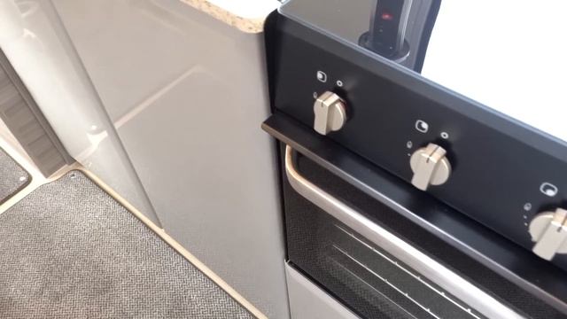 A Very British Camper Van: Vantage Neo Van Tour смотреть онлайн