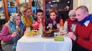 МАМА И С НОВЫМ ГОД ¦ МАМА ПРИСТАЕТ К СЫНУ !!!