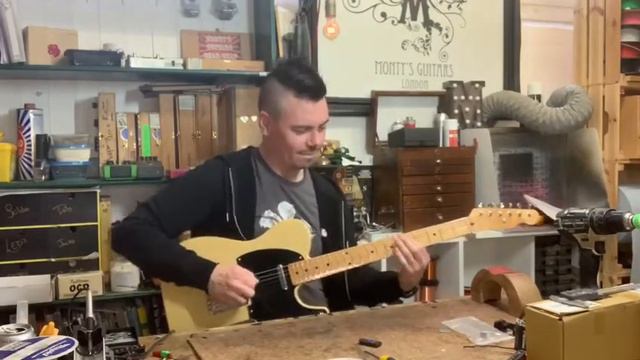 Monty's Full Monty Telecaster Set - Neck Pickup смотреть онлайн