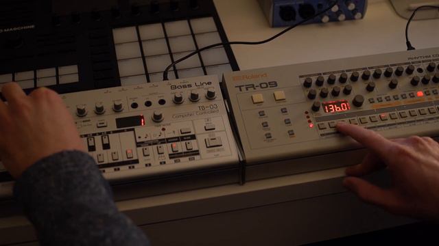 303 909 Jam | Roland Boutique смотреть онлайн