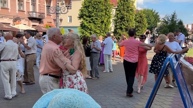 Чувственность и нежность в танце!!! смотреть онлайн