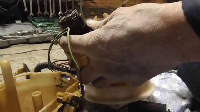 Ford Focus как заменить топливный фильтр -сеточка, своими руками. смотреть онлайн