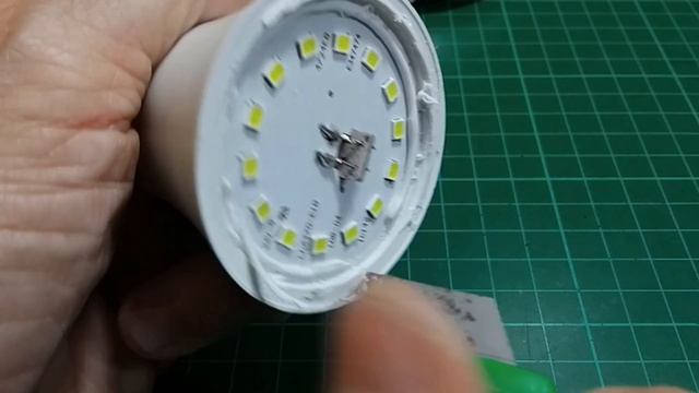 Como reparar bombillo Led que parpadea aún con filtro смотреть онлайн