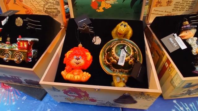 1000 Ёлок в ГУМе 2022. Год Тигра в Москве. смотреть онлайн