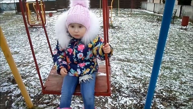 Прогулка с паучком в парке Катаемся на карусели, качели и едем с горки Паучок доволен смотреть онлайн