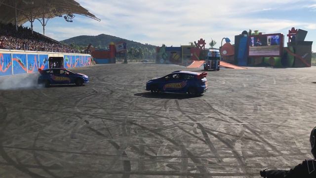 Hot Wheels Epic Show 03 - Parque Beto Carrero World смотреть онлайн