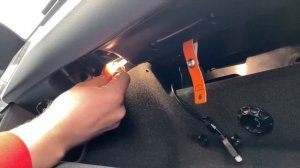 Замена ламп освещения салона VW Passat на светодиоды Lumos.