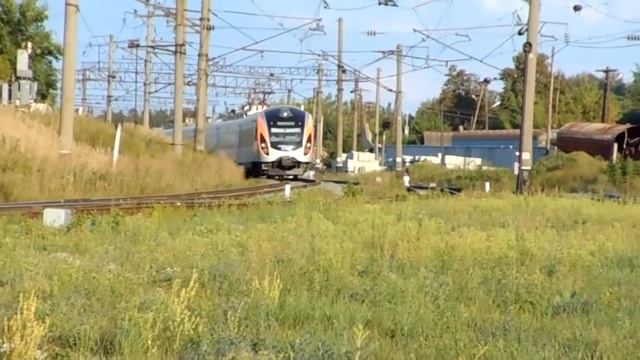 Поезд Хендай сообщением Киев-Запорожье.