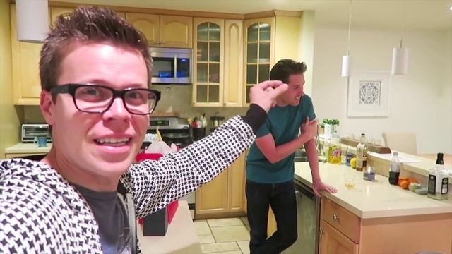 Julien's B-Day Party!! - Day 126 смотреть онлайн