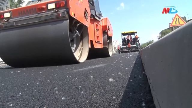 На улице Патриса Лумумбы в Волгограде приступили к укладке асфальта смотреть онлайн