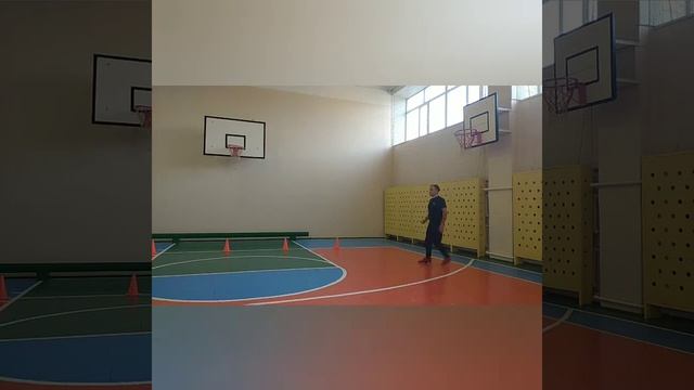 Техники остановки мяча подошвой и передача внутренней стороны стопы и внешний в футболе. смотреть онлайн