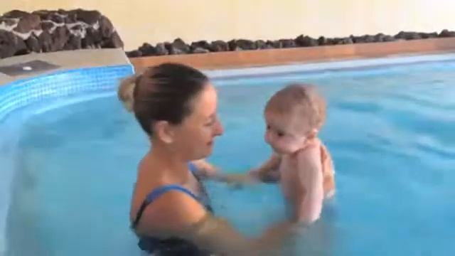 Учим ребенка плавать и нырять. Школа грудничкового Tritonbaby смотреть онлайн