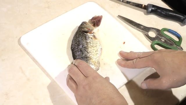 Как быстро и аккуратно почистить разную рыбу. Часть 4.