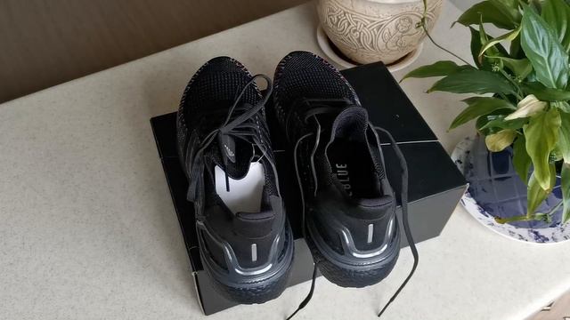 Явно не стоят своих денег! Обзор кроссовок Adidas UltraBoost 20 смотреть онлайн
