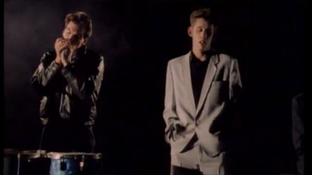 Dirty old Town and a some rare footage - The Pogues смотреть онлайн