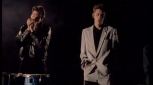 Dirty old Town and a some rare footage - The Pogues
