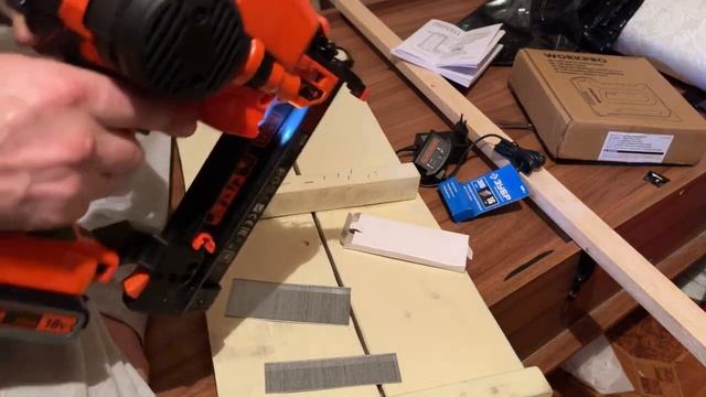 Нейлер BLACK+DECKER BCNG01D1