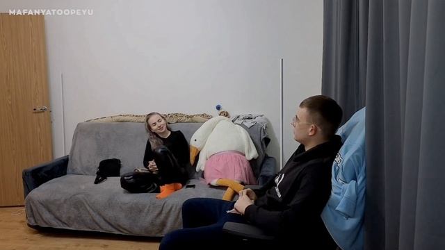 МАФАНЯ ИРЛ СВИДАНИЯ | ЗАБЕЖАЛ В ТРУСАХ В КОМНАТУ С ПАКЕТОМ НА ГОЛОВЕ смотреть онлайн