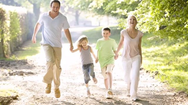 ДЕТИ. Первые шаги к безопасности (ЧАСТЬ 1. когда дети гуляют с родителями) смотреть онлайн