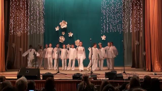 Выступление танцевальной группы народного ансамбля "Славянка" на фестивале "Территория" смотреть онлайн