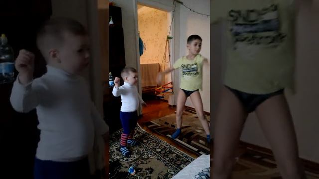 дети играют,радуются детству домашнее видео смотреть онлайн