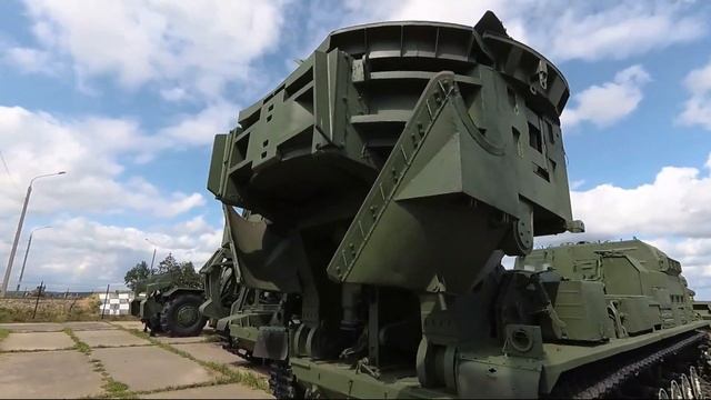 Детям про военную технику: танки, пушки, вертолеты. Залезли в кабину грузовика. Линия Сталина