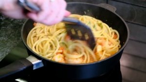 Паста с креветками в томатно-чесночном соусе