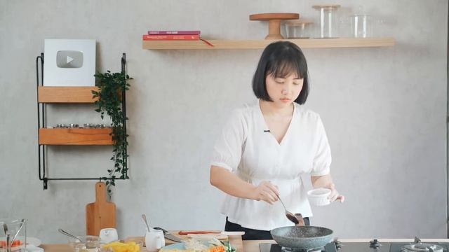 BIKIN GIMBAP DIRUMAH! GA PAKE RIBET! смотреть онлайн