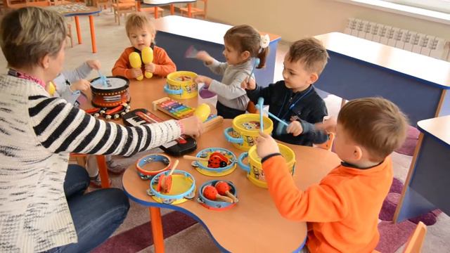 Вивчаєм музичні інструменти в "Обіймах" смотреть онлайн