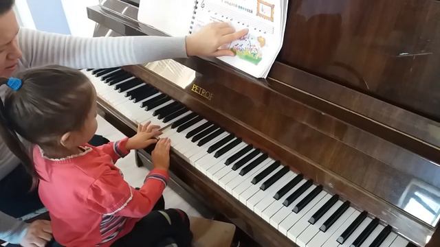 Аяжан на пробном уроке по пианино - школа Виртуоза г.Атырау смотреть онлайн