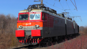 ВЛ11.8-595/593 А с грузовым поездом и приветливой бригадой