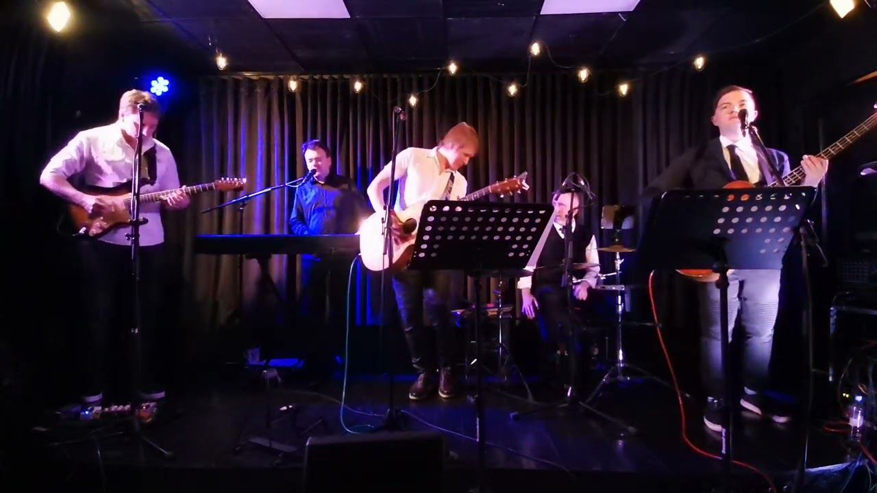 Алексей Хомчик и группа Ирония судьбы Со мною вот что.. , А все таки жаль, Земляника, Ночной гуляка смотреть онлайн