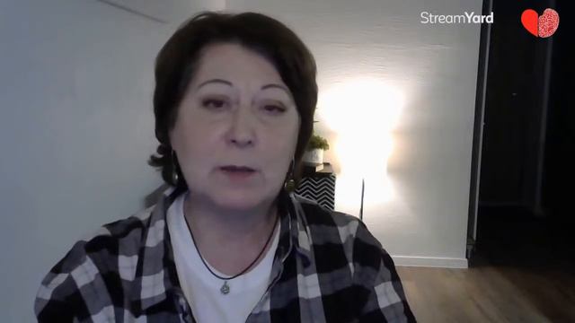 "Не сдавайся, ведь ты беларуска!" В 53 начала всё сначала смотреть онлайн