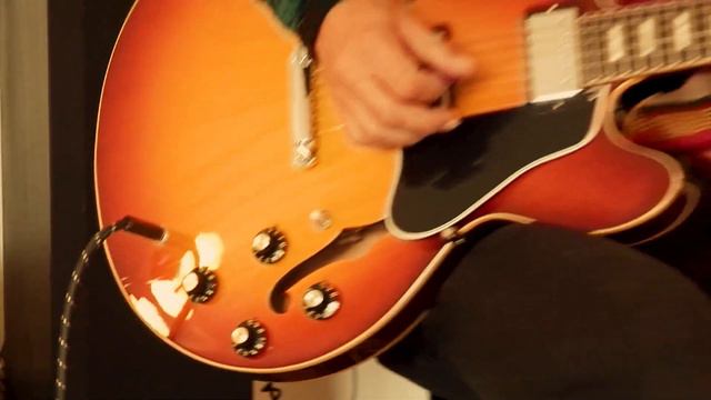 2015 Gibson ES-335 Custom Shop "Larry Carlton Signature" смотреть онлайн