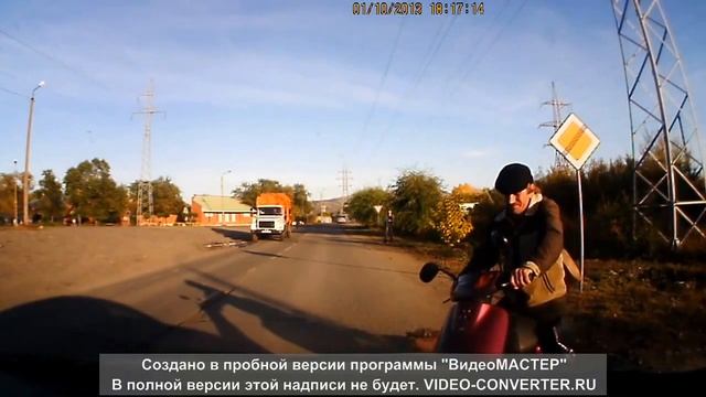Пьяный селянин на скутере. смотреть онлайн