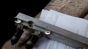 течь топливной рампы bosch старого образца на ваз 2110 и герметик))))